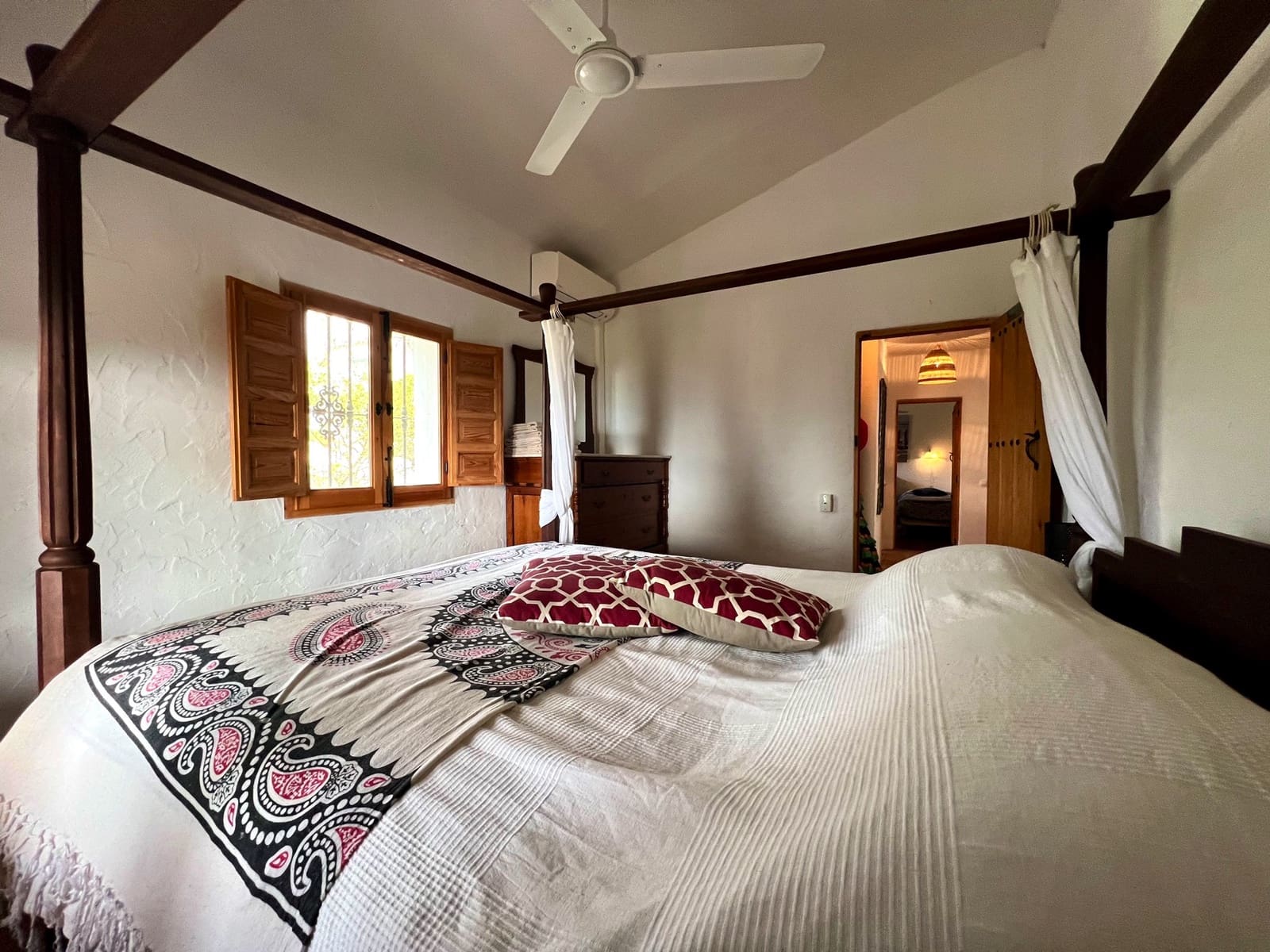 4 bedroom Villa for sale in Alcaucin with pool - € 439,000 (Ref: 9639751)