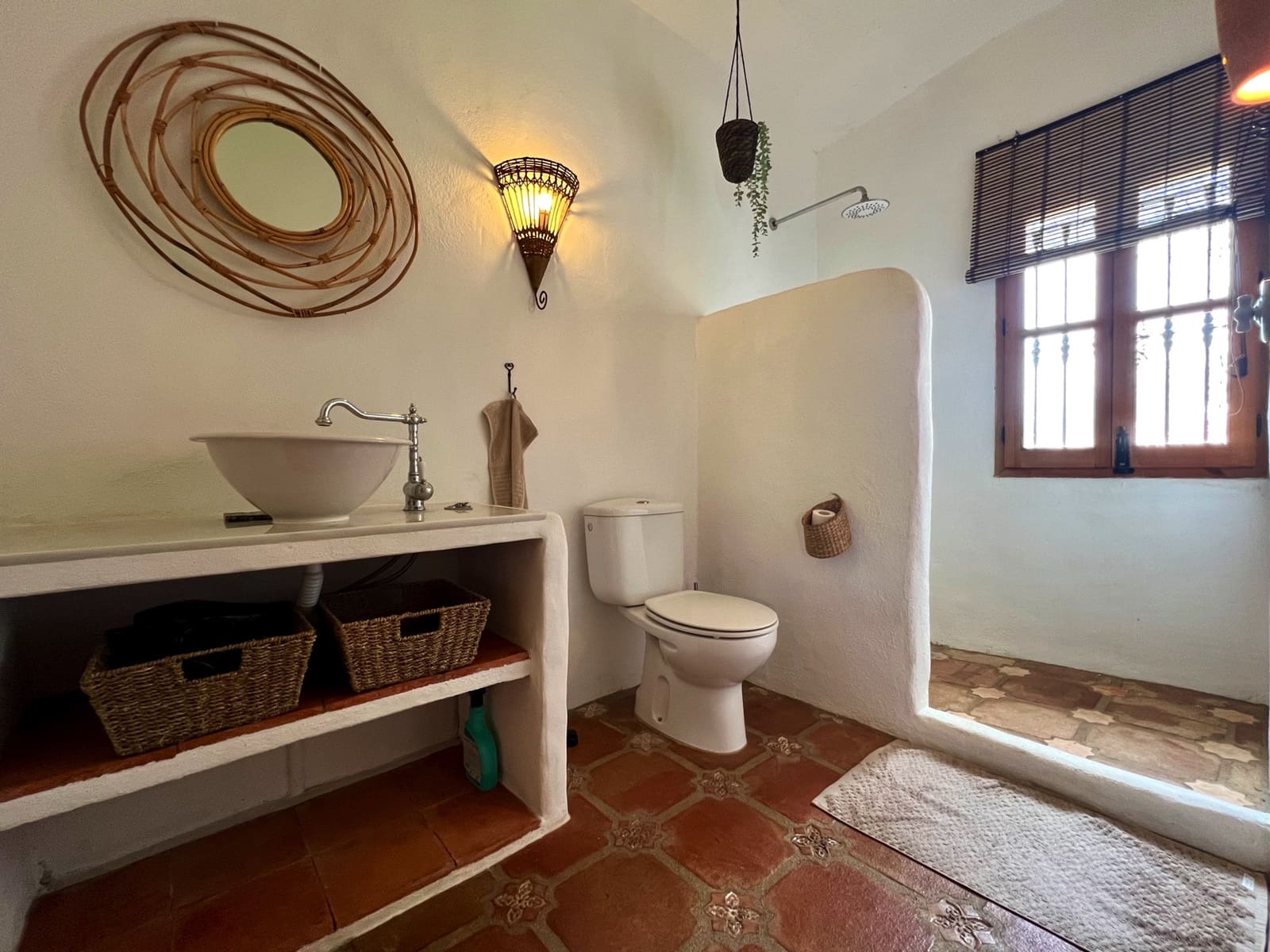 4 bedroom Villa for sale in Alcaucin with pool - € 439,000 (Ref: 9639751)