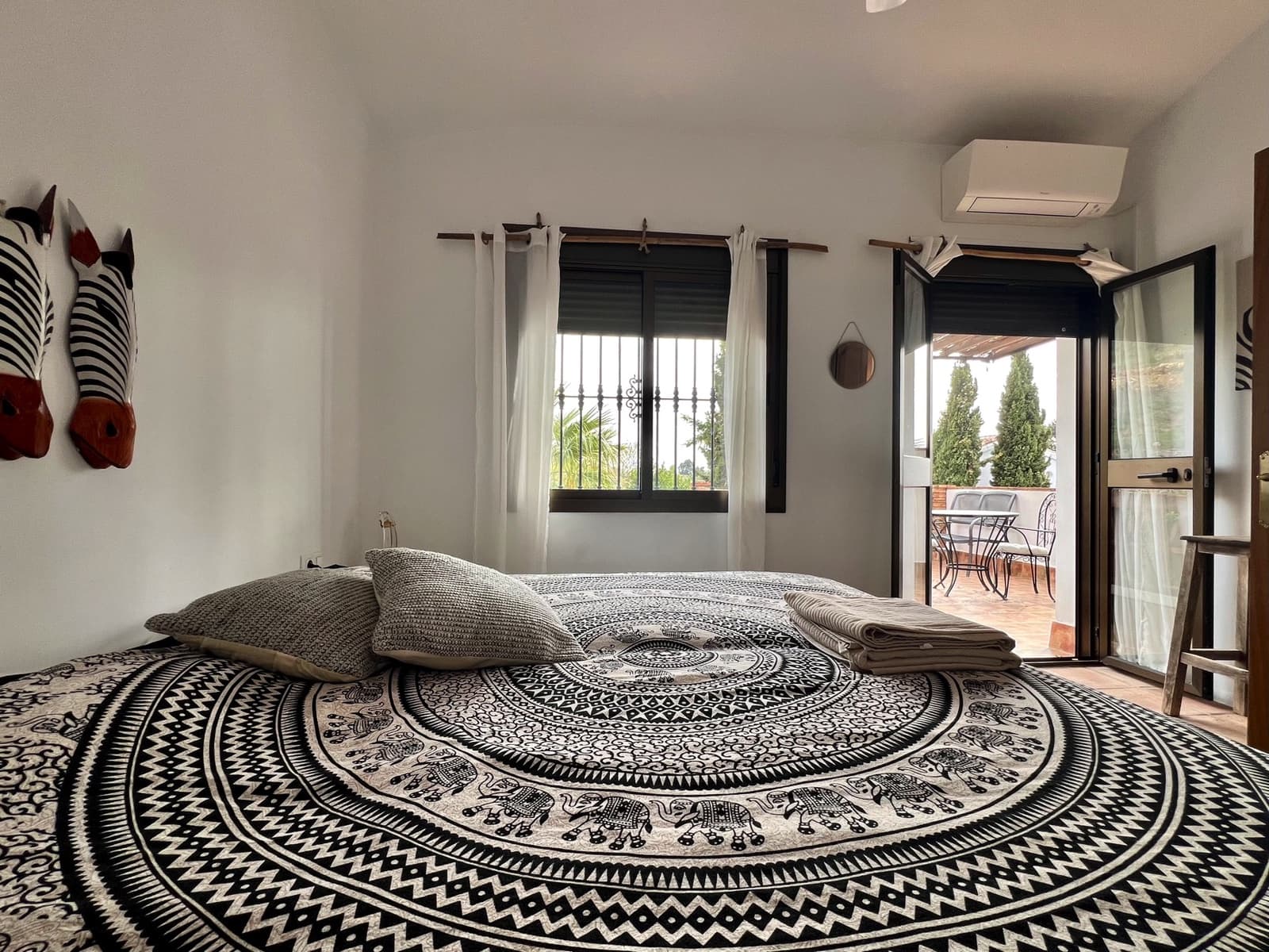 4 bedroom Villa for sale in Alcaucin with pool - € 439,000 (Ref: 9639751)