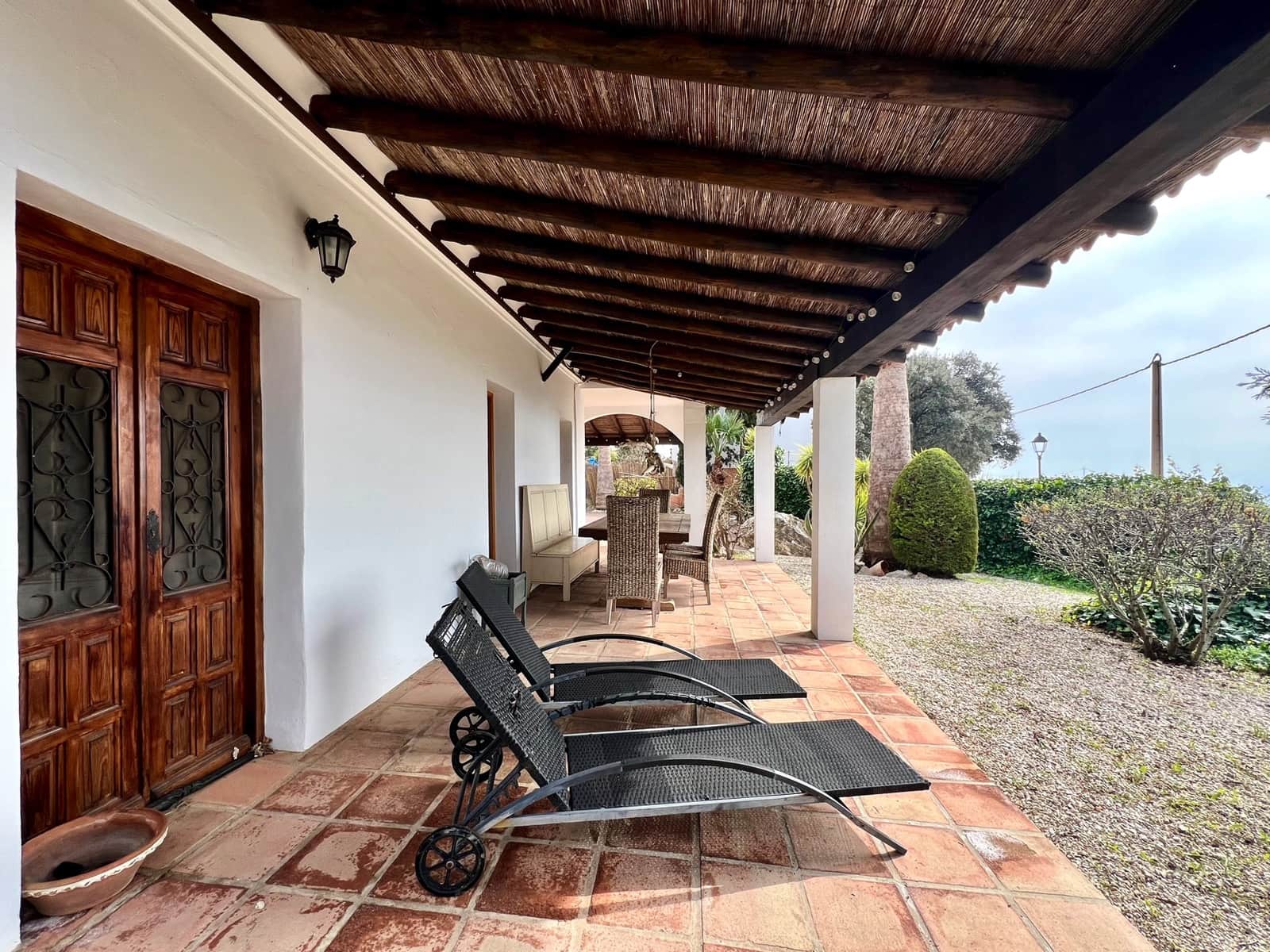 4 bedroom Villa for sale in Alcaucin with pool - € 439,000 (Ref: 9639751)