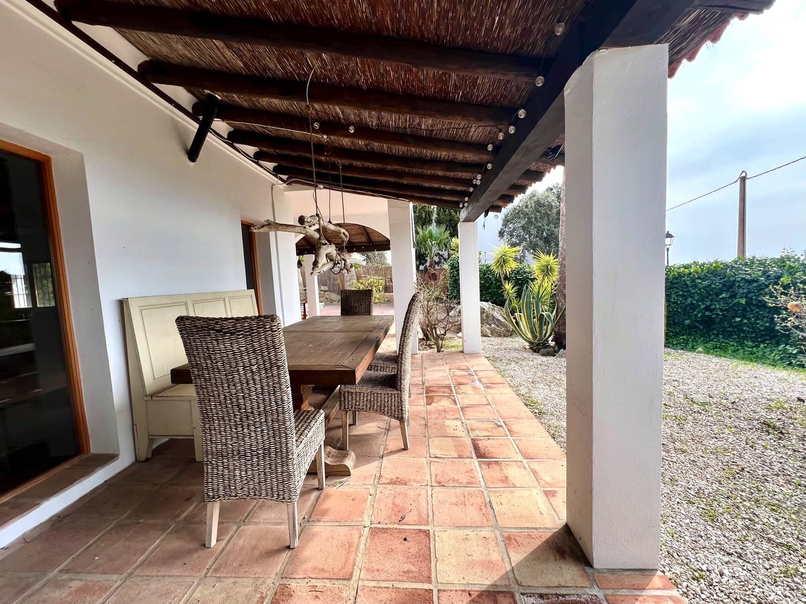 4 bedroom Villa for sale in Alcaucin with pool - € 439,000 (Ref: 9639751)