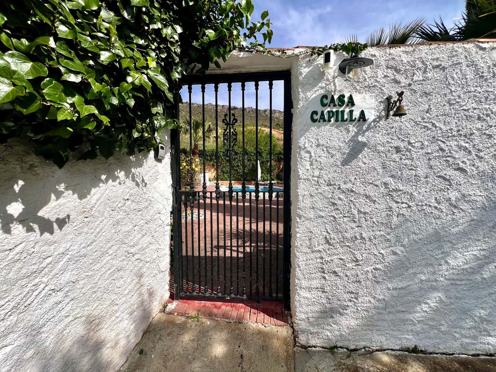 4 bedroom Villa for sale in Alcaucin with pool - € 439,000 (Ref: 9639751)