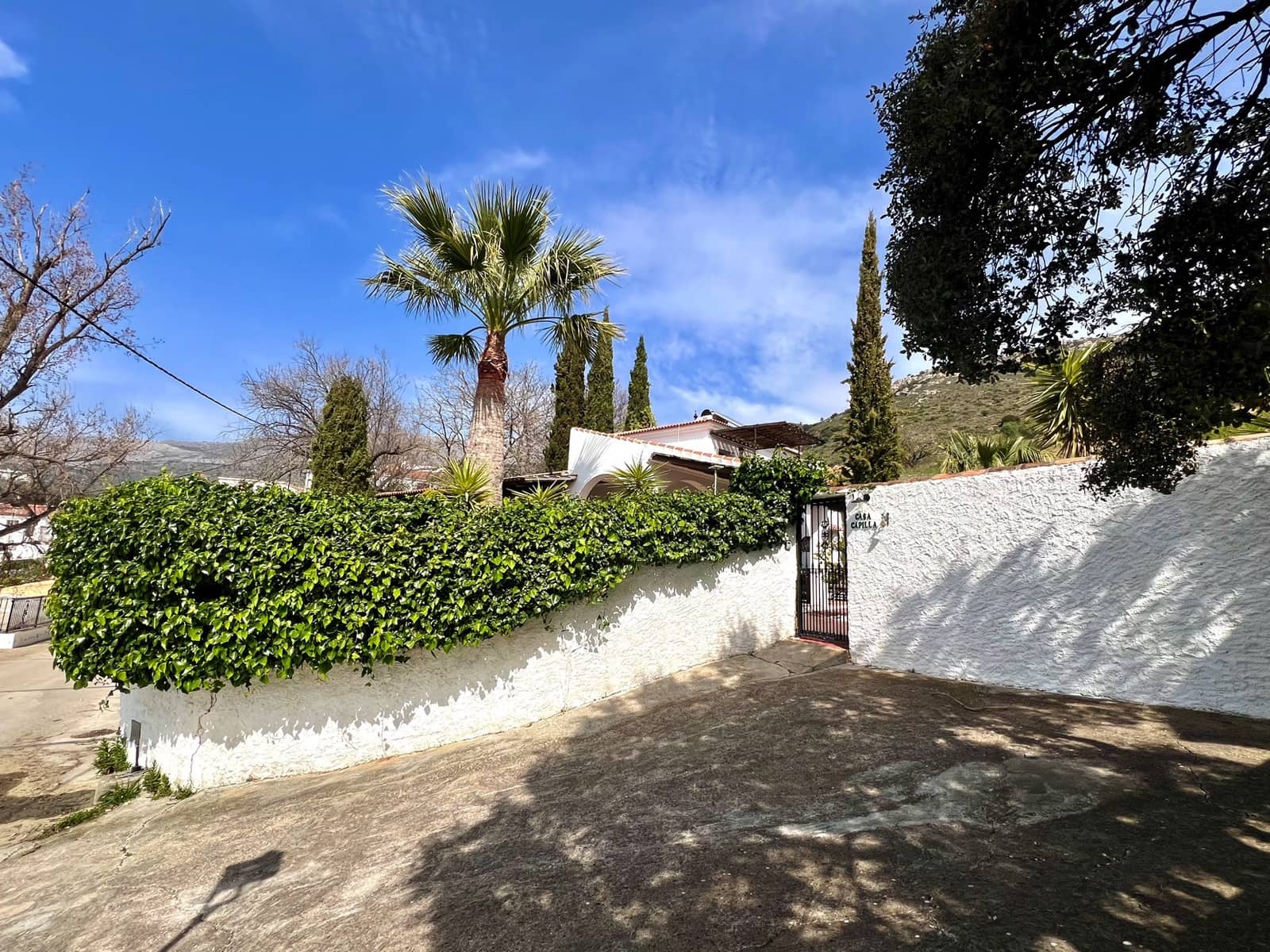 4 bedroom Villa for sale in Alcaucin with pool - € 439,000 (Ref: 9639751)