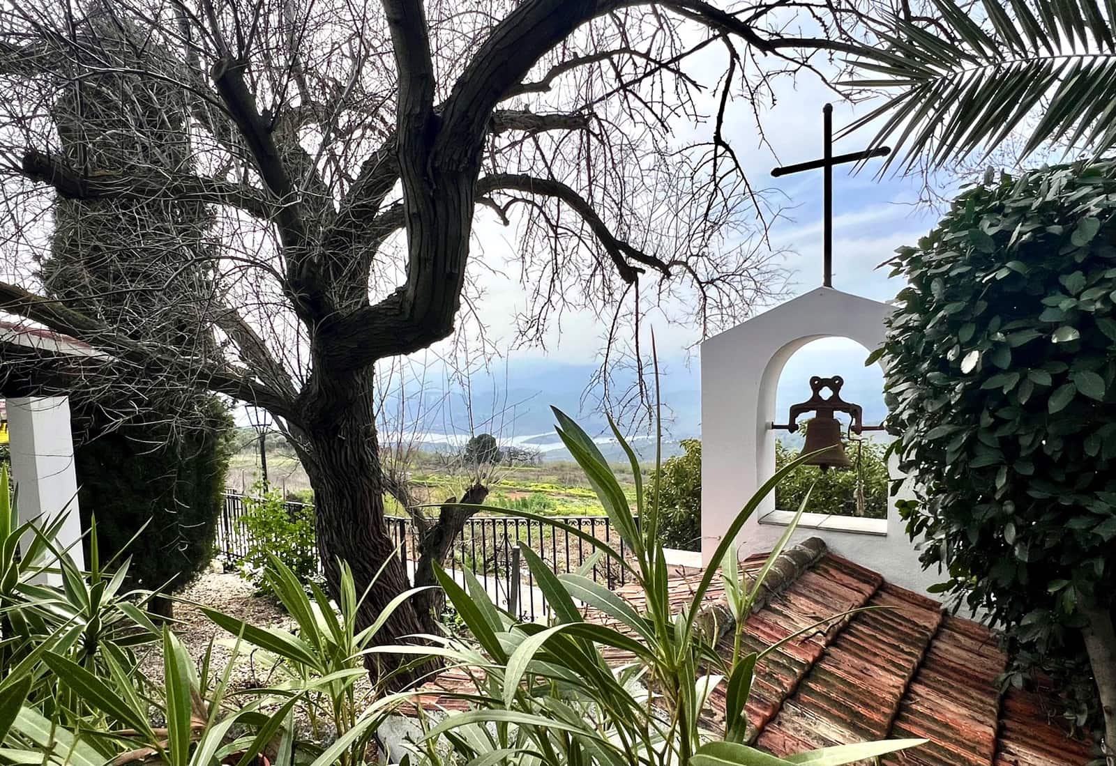 4 bedroom Villa for sale in Alcaucin with pool - € 439,000 (Ref: 9639751)