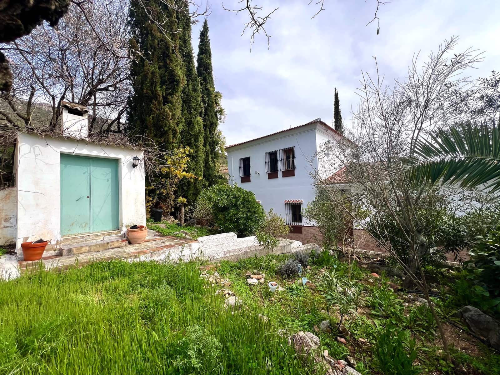 4 bedroom Villa for sale in Alcaucin with pool - € 439,000 (Ref: 9639751)