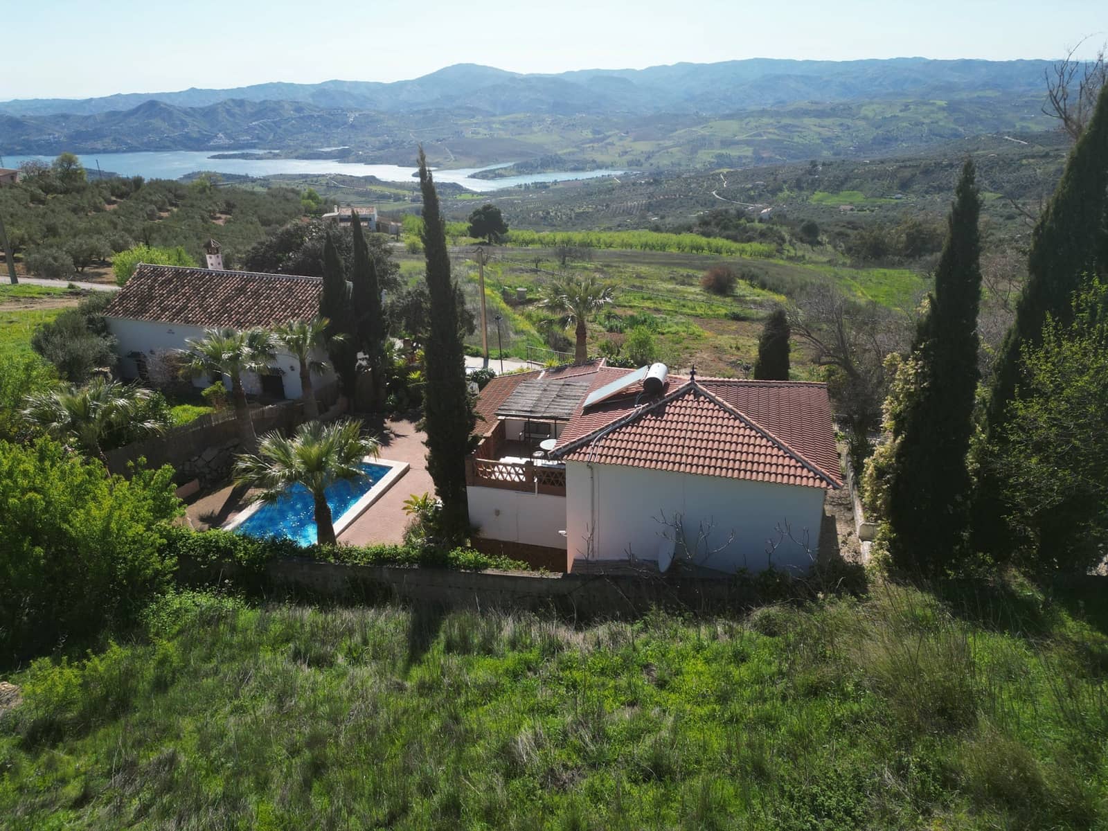 4 bedroom Villa for sale in Alcaucin with pool - € 425,000 (Ref: 9639751)