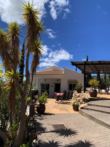 4 soveværelse Villa til salg i Alcaucín med swimmingpool - € 369.000 (Ref: 9688749)