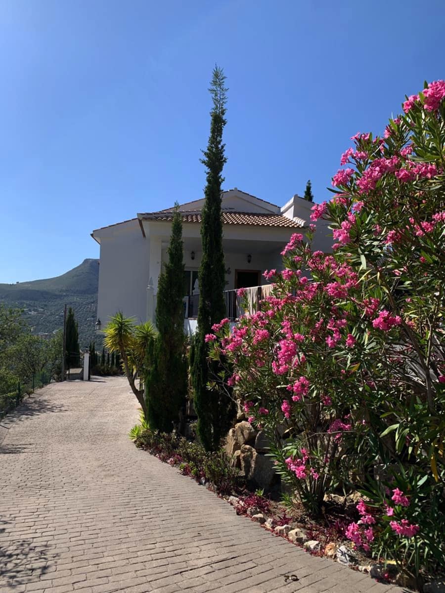 4 soveværelse Villa til salg i Alcaucin med swimmingpool - € 369.000 (Ref: 9688749)