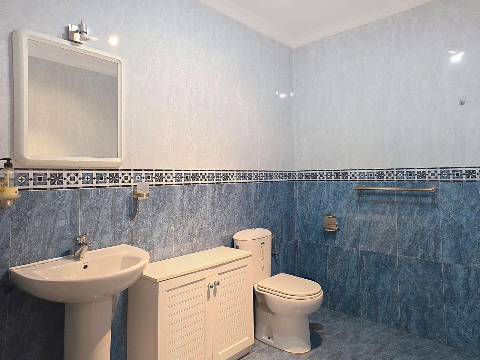 4 soveværelse Villa til salg i Alcaucin med swimmingpool - € 369.000 (Ref: 9688749)