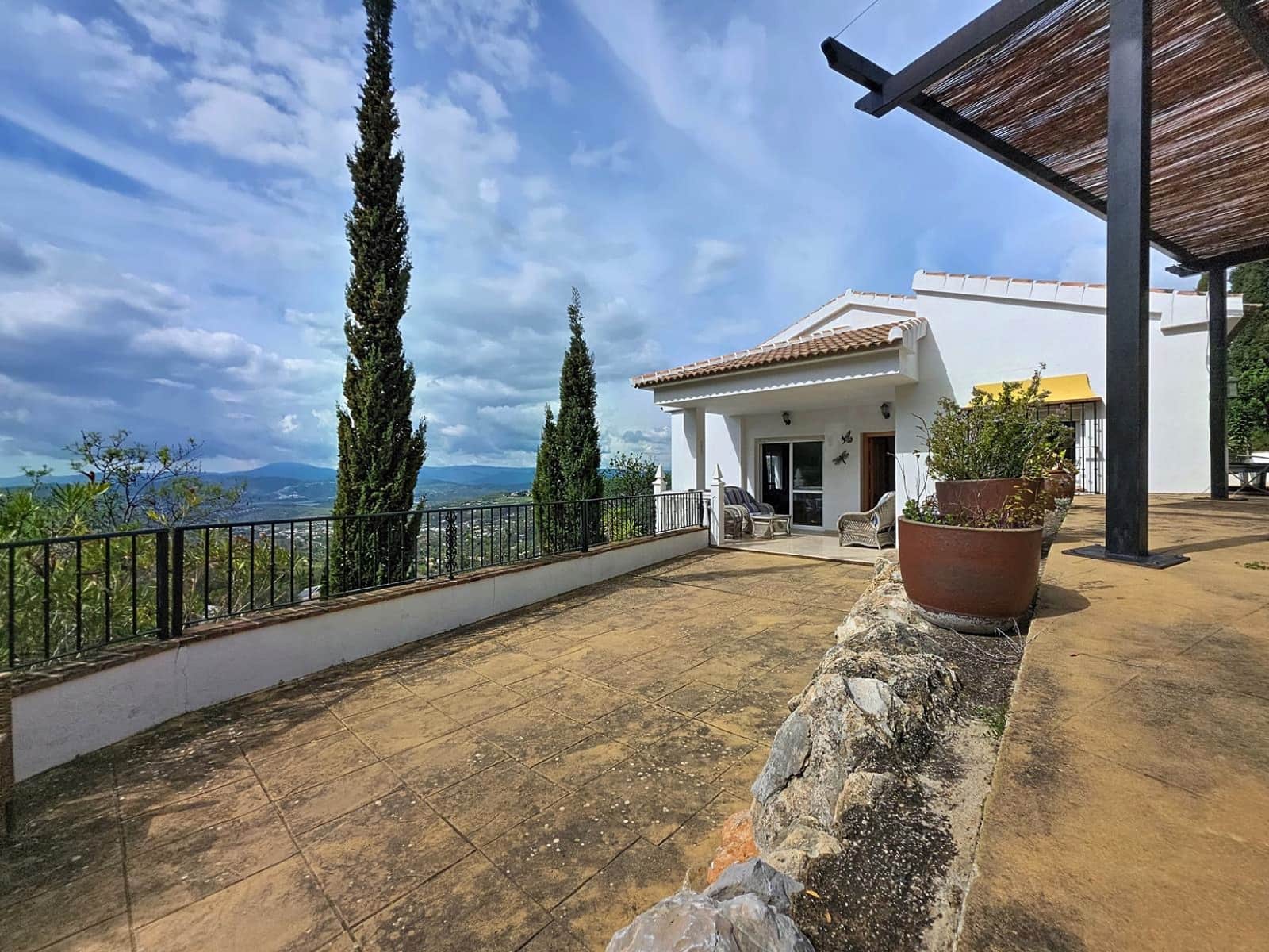 4 soveværelse Villa til salg i Alcaucin med swimmingpool - € 369.000 (Ref: 9688749)