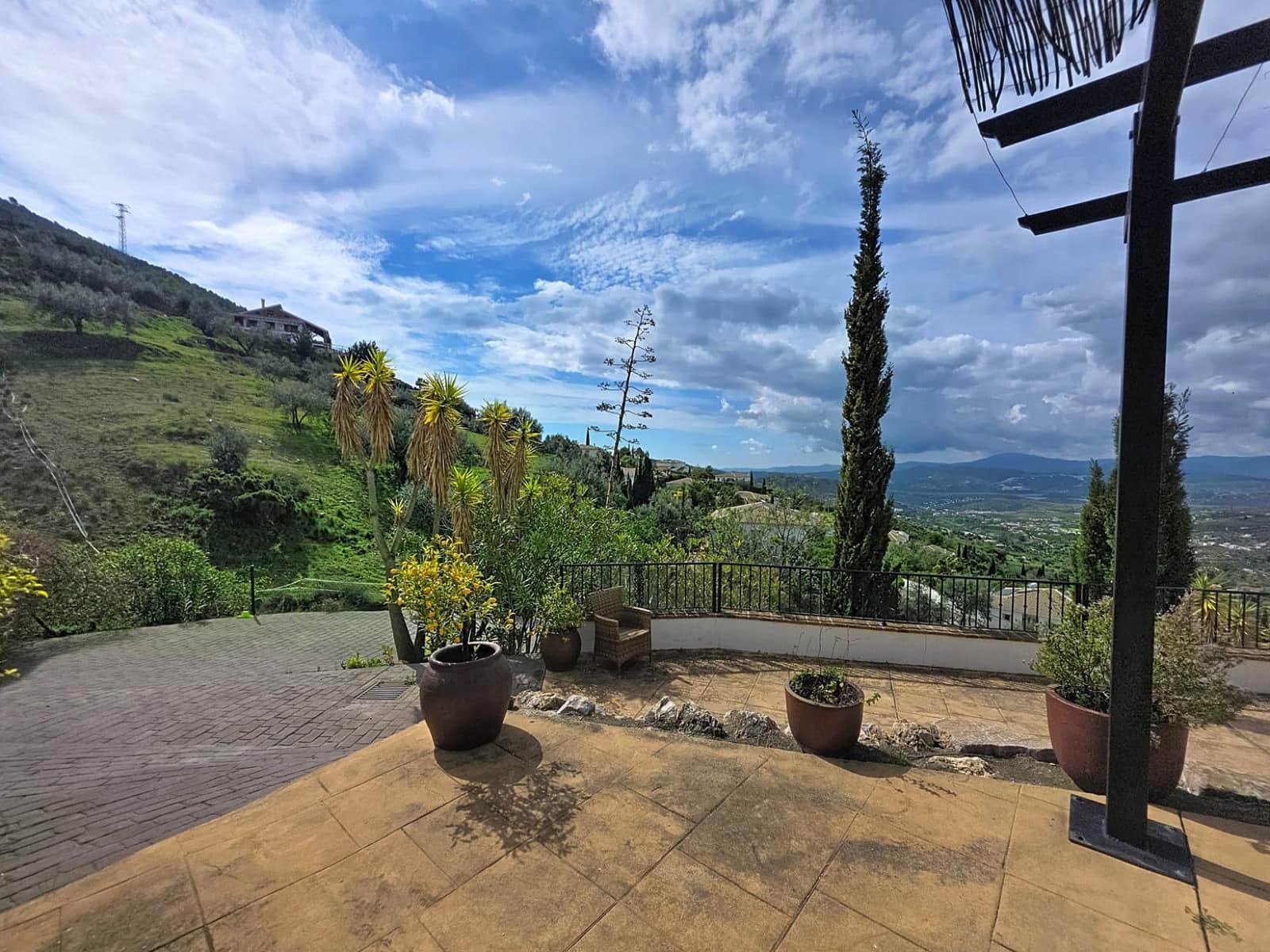 4 soveværelse Villa til salg i Alcaucin med swimmingpool - € 369.000 (Ref: 9688749)