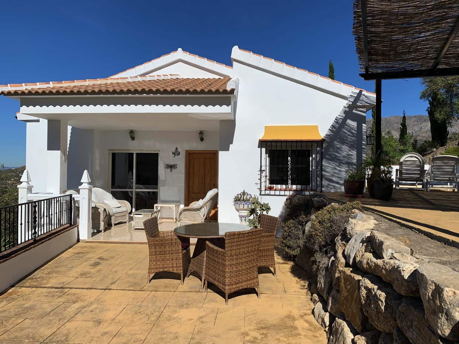 4 soveværelse Villa til salg i Alcaucin med swimmingpool - € 369.000 (Ref: 9688749)