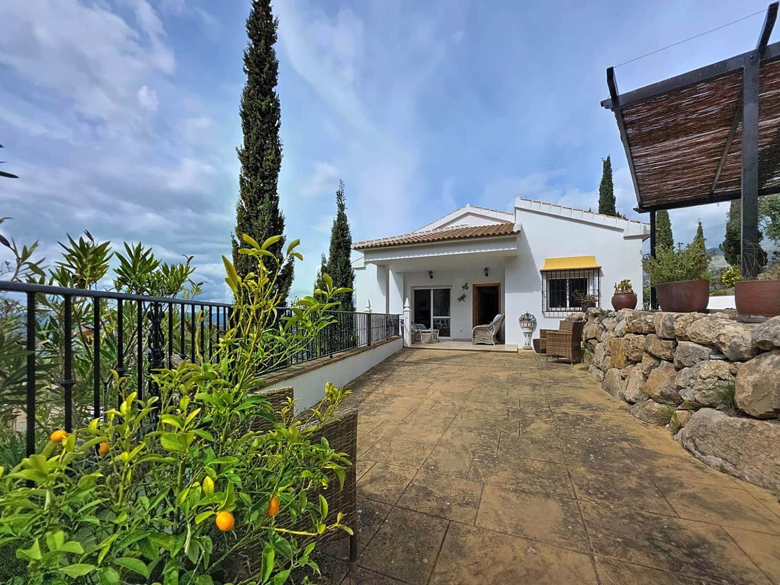 4 soveværelse Villa til salg i Alcaucin med swimmingpool - € 369.000 (Ref: 9688749)