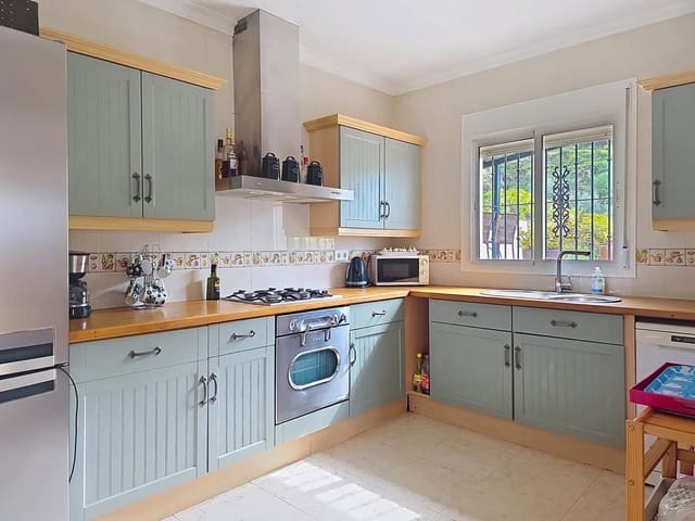 4 sypialnia Willa na sprzedaż w Alcaucín z basenem - 369 000 € (Ref: 9688749)