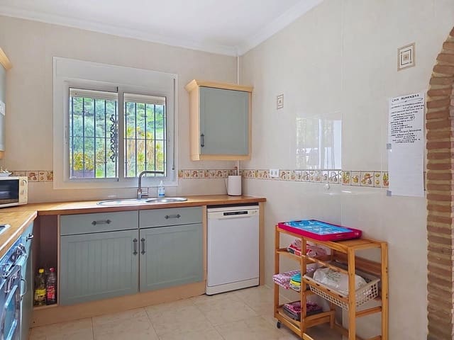 4 sypialnia Willa na sprzedaż w Alcaucín z basenem - 369 000 € (Ref: 9688749)