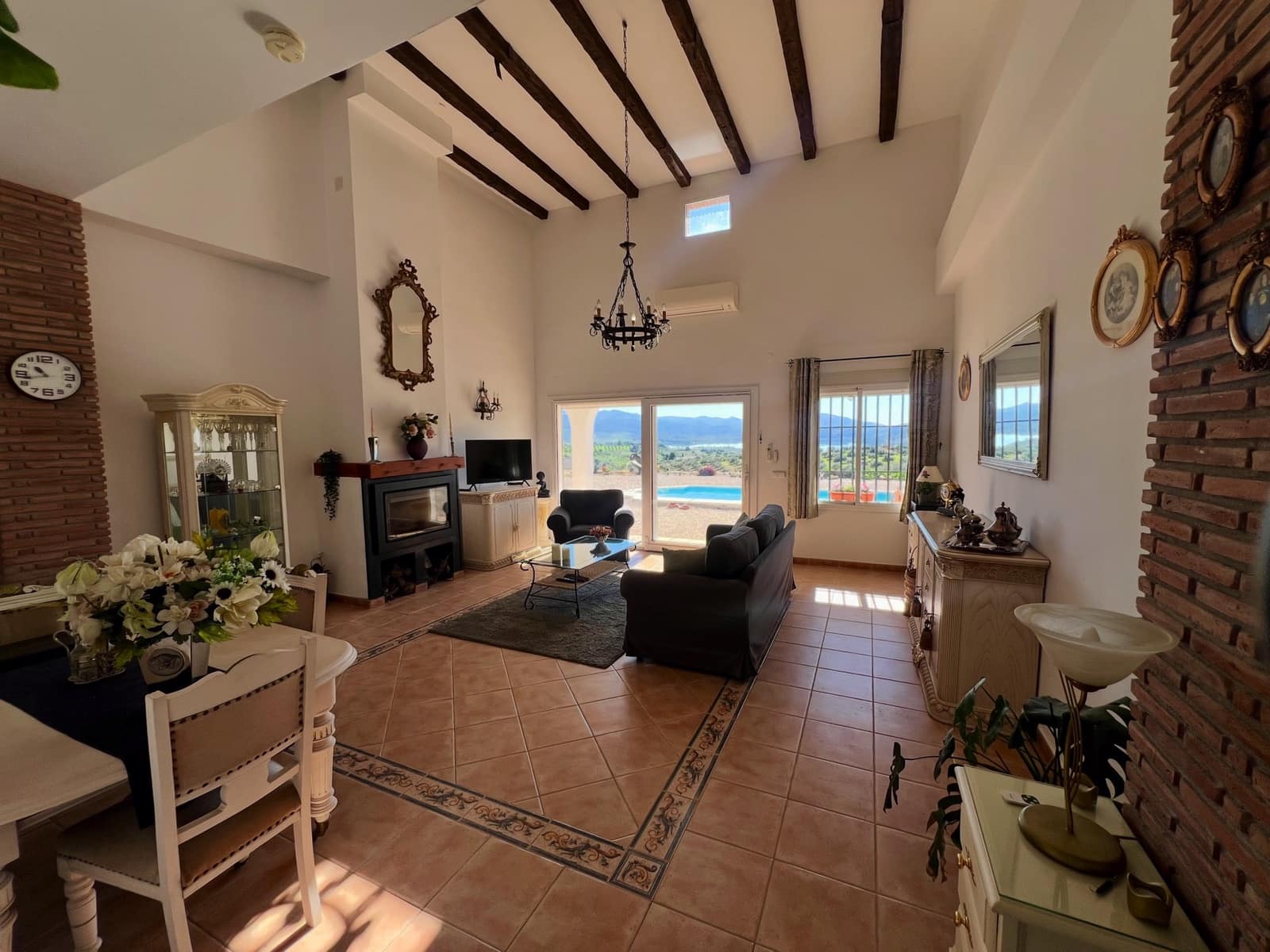 4 soverom Villa til salgs i Vinuela med svømmebasseng garasje - € 425 000 (Ref: 9696898)