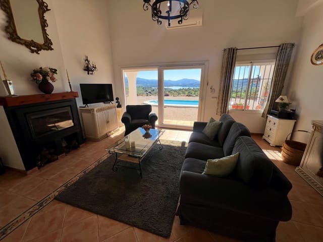 4 soverom Villa til salgs i Viñuela med svømmebasseng garasje - € 425 000 (Ref: 9696898)