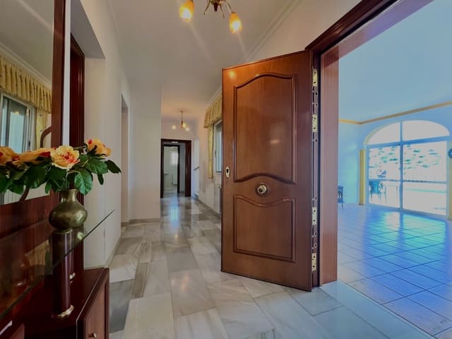 4 soverom Villa til salgs i Canillas de Aceituno med svømmebasseng garasje - € 449 000 (Ref: 9720964)