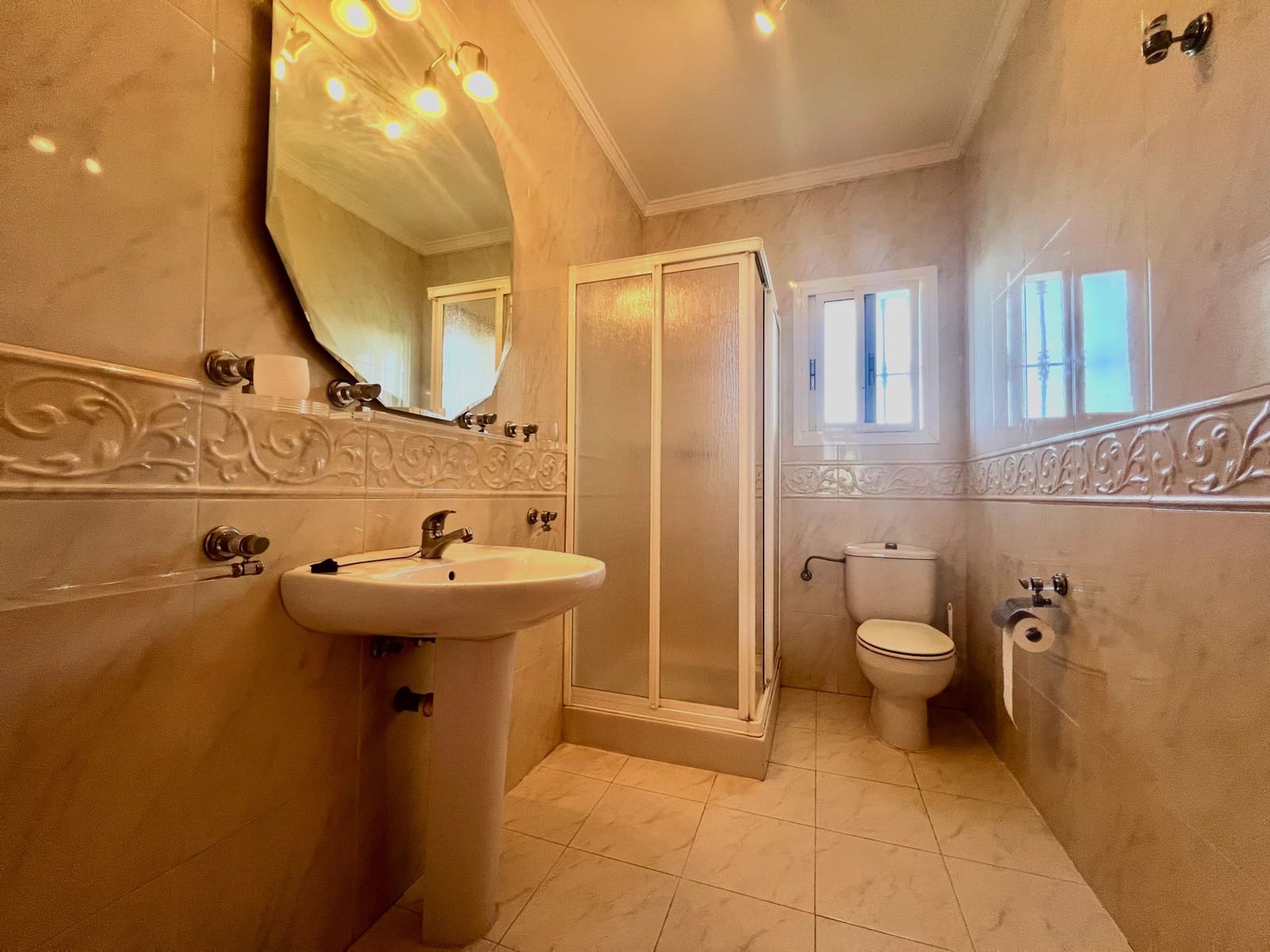 4 soverom Villa til salgs i Canillas de Aceituno med svømmebasseng garasje - € 449 000 (Ref: 9720964)