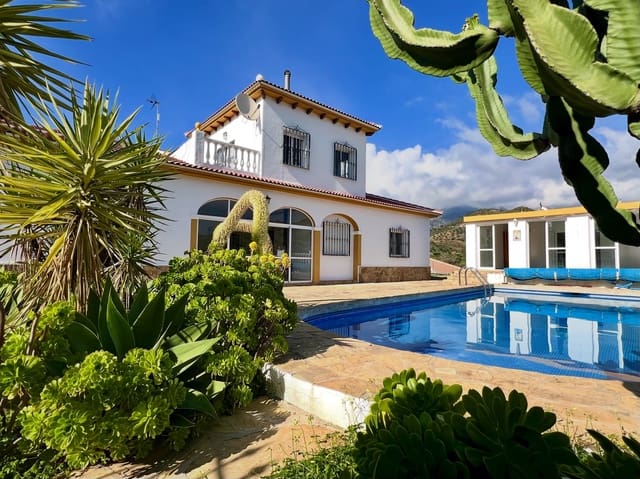 4 soverom Villa til salgs i Canillas de Aceituno med svømmebasseng garasje - € 449 000 (Ref: 9720964)