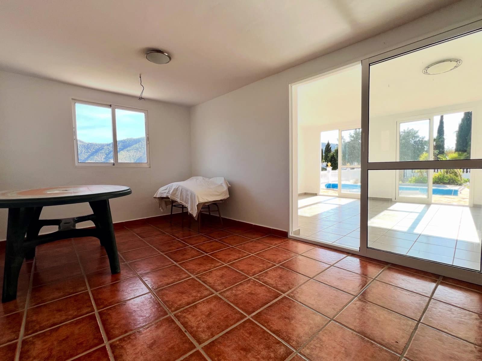 Chalet de 4 habitaciones en Canillas de Aceituno en venta con piscina garaje - 449.000 € (Ref: 9720964)