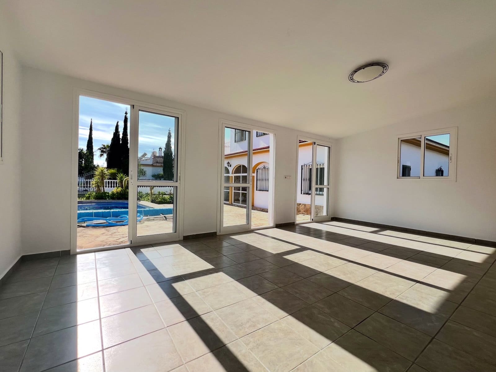 Chalet de 4 habitaciones en Canillas de Aceituno en venta con piscina garaje - 449.000 € (Ref: 9720964)