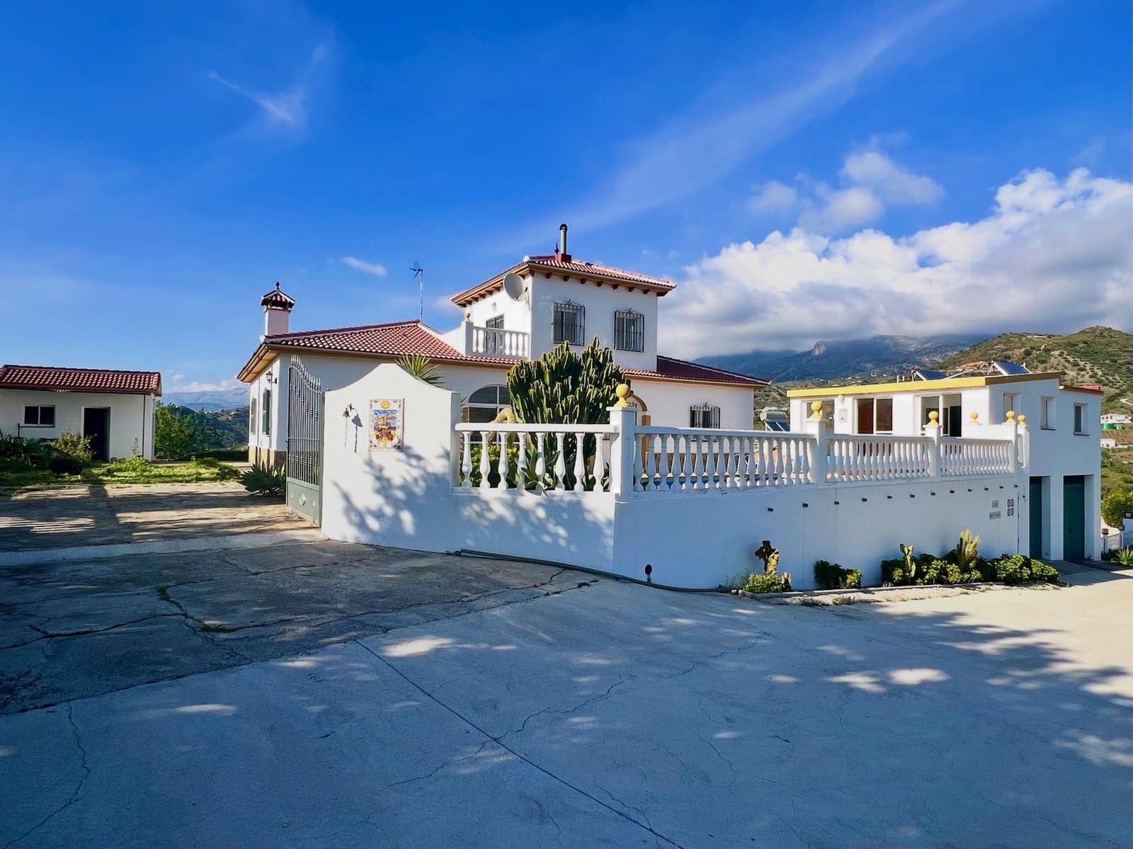 Chalet de 4 habitaciones en Canillas de Aceituno en venta con piscina garaje - 449.000 € (Ref: 9720964)