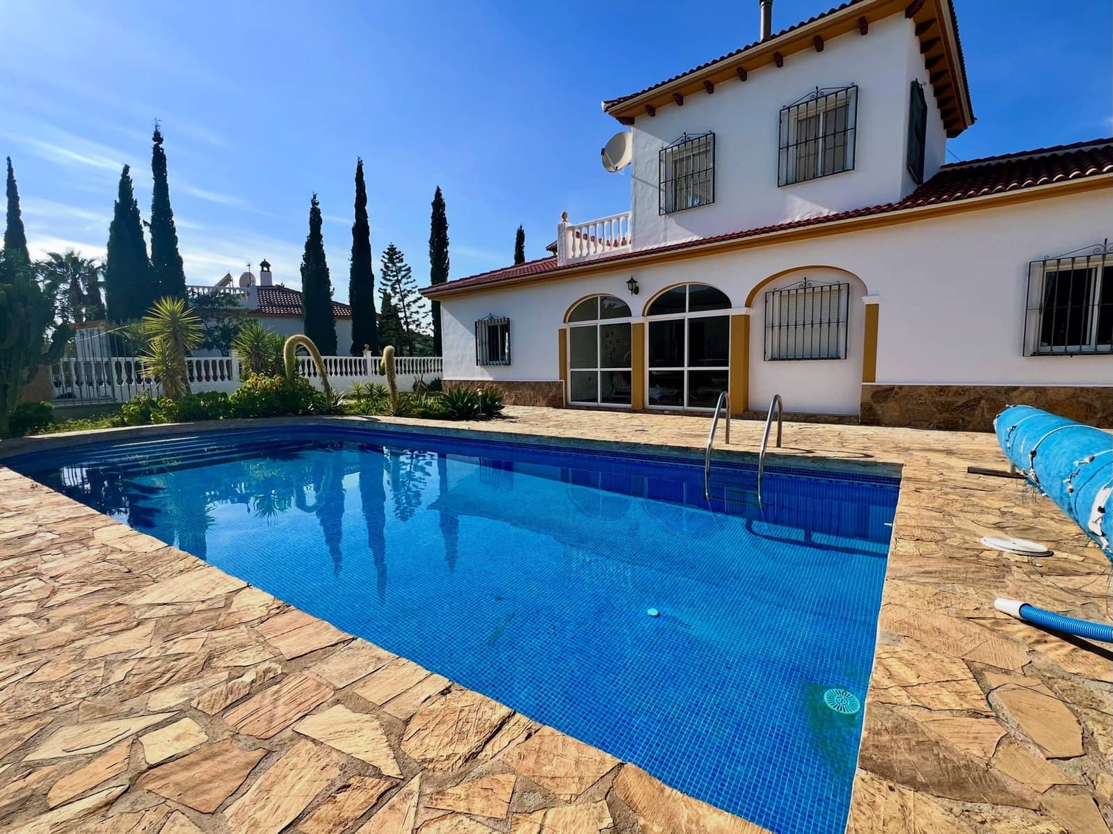 Chalet de 4 habitaciones en Canillas de Aceituno en venta con piscina garaje - 449.000 € (Ref: 9720964)