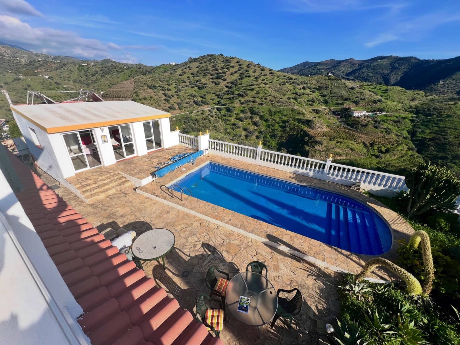 Chalet de 4 habitaciones en Canillas de Aceituno en venta con piscina garaje - 449.000 € (Ref: 9720964)