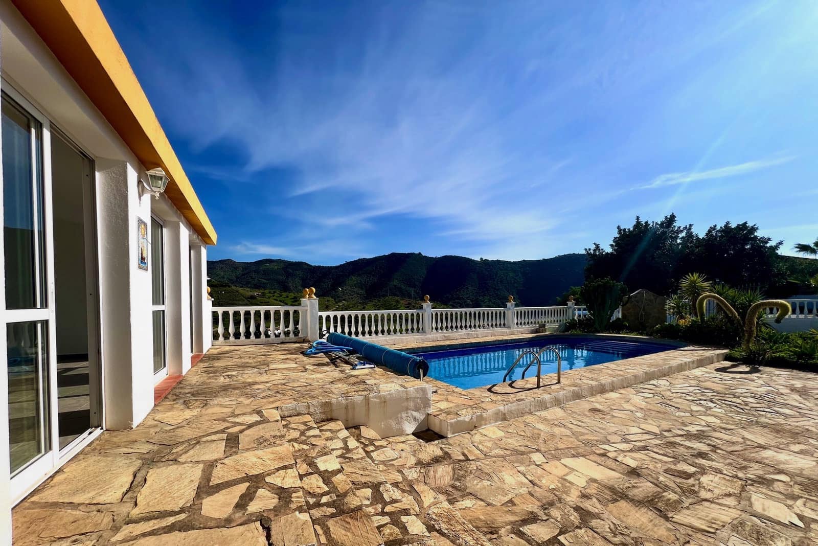 Chalet de 4 habitaciones en Canillas de Aceituno en venta con piscina garaje - 449.000 € (Ref: 9720964)