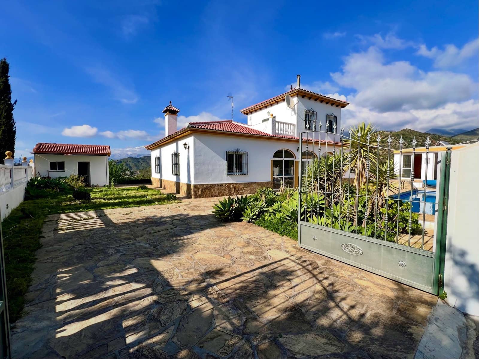 Chalet de 4 habitaciones en Canillas de Aceituno en venta con piscina garaje - 449.000 € (Ref: 9720964)