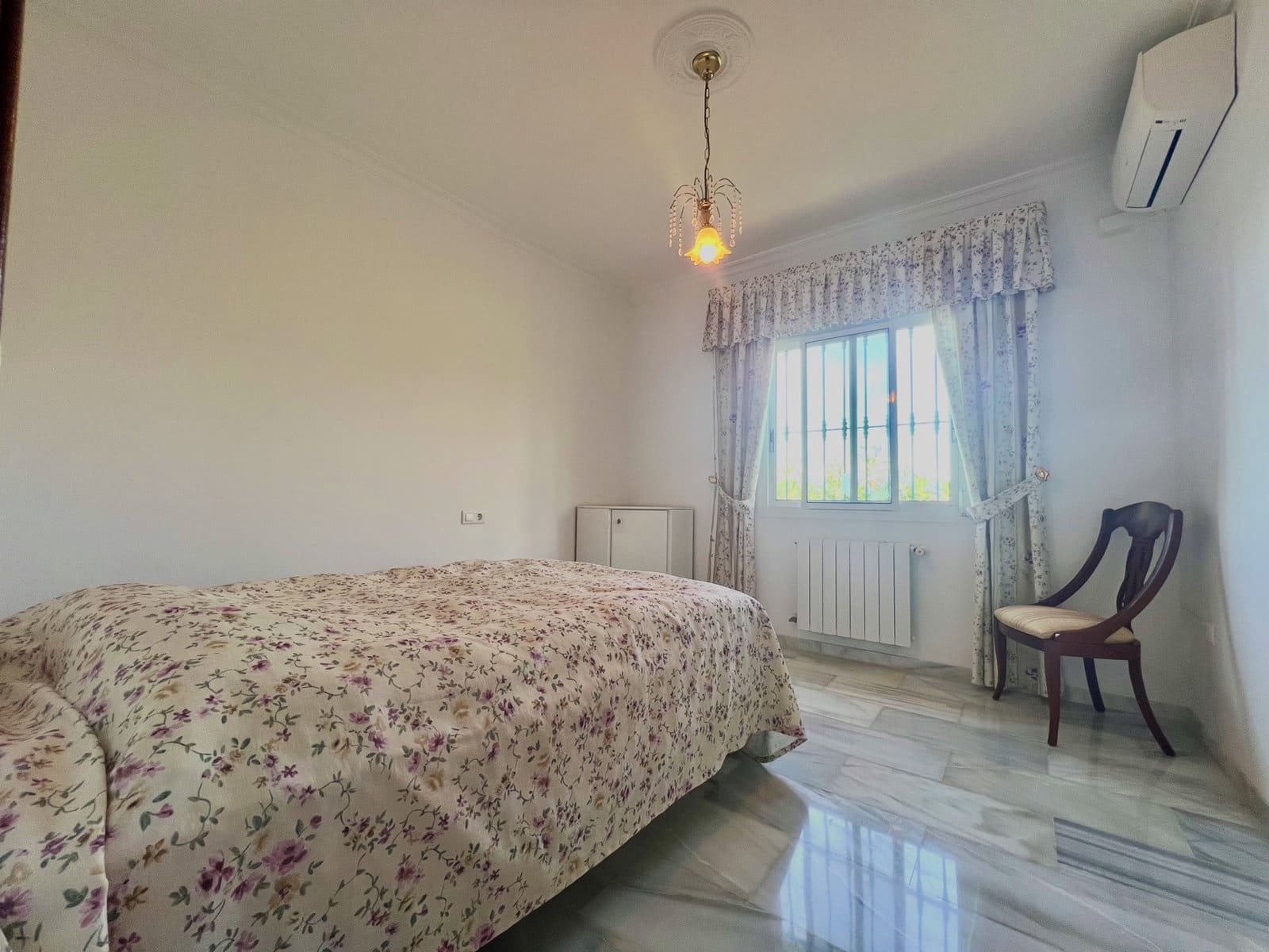 Chalet de 4 habitaciones en Canillas de Aceituno en venta con piscina garaje - 449.000 € (Ref: 9720964)