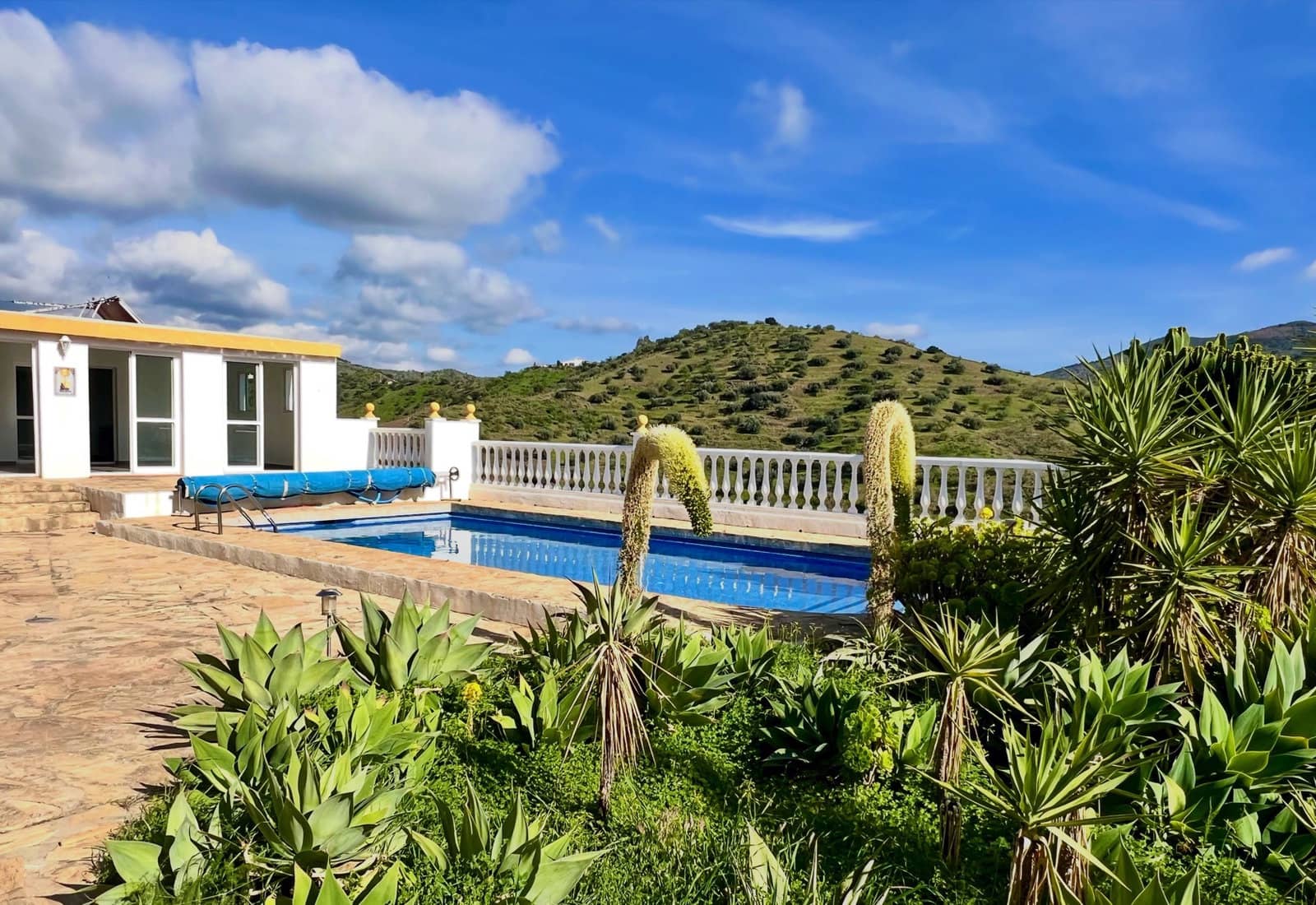 Chalet de 4 habitaciones en Canillas de Aceituno en venta con piscina garaje - 449.000 € (Ref: 9720964)