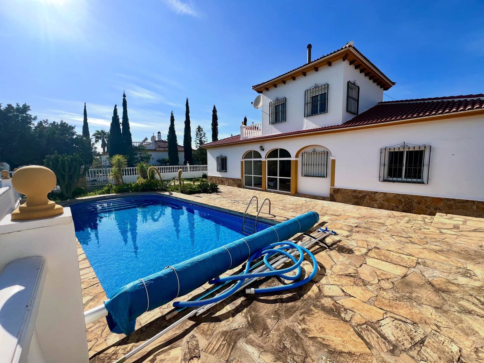 Chalet de 4 habitaciones en Canillas de Aceituno en venta con piscina garaje - 449.000 € (Ref: 9720964)