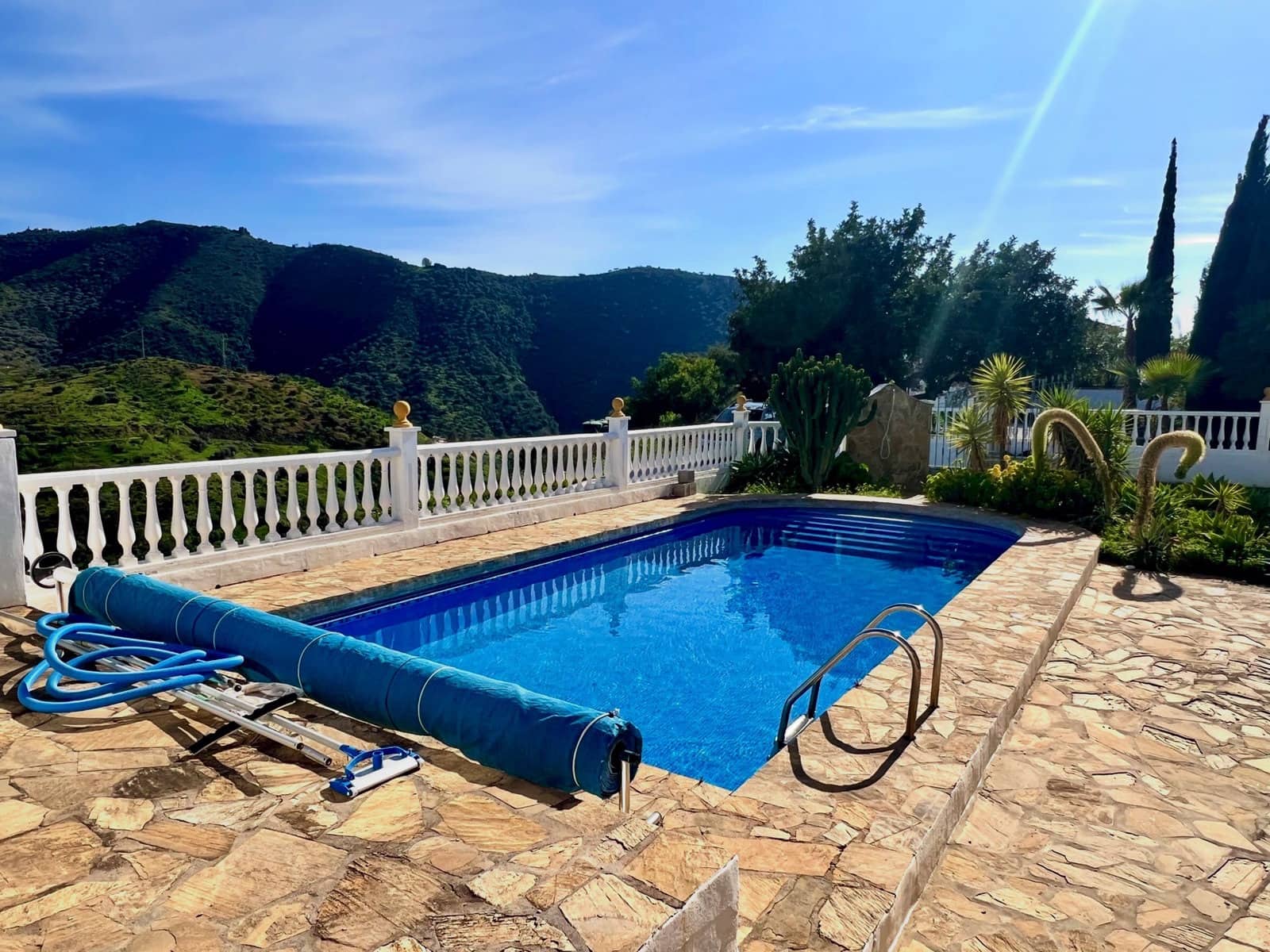 Chalet de 4 habitaciones en Canillas de Aceituno en venta con piscina garaje - 449.000 € (Ref: 9720964)