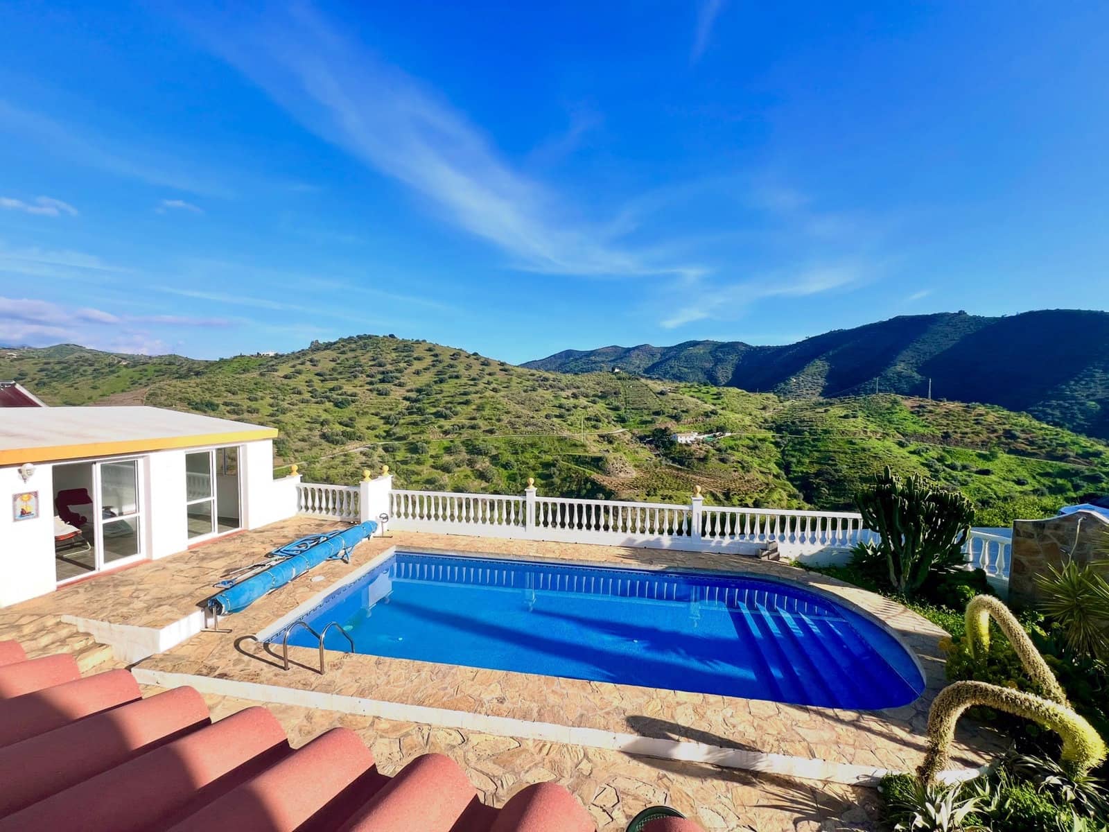 Chalet de 4 habitaciones en Canillas de Aceituno en venta con piscina garaje - 449.000 € (Ref: 9720964)
