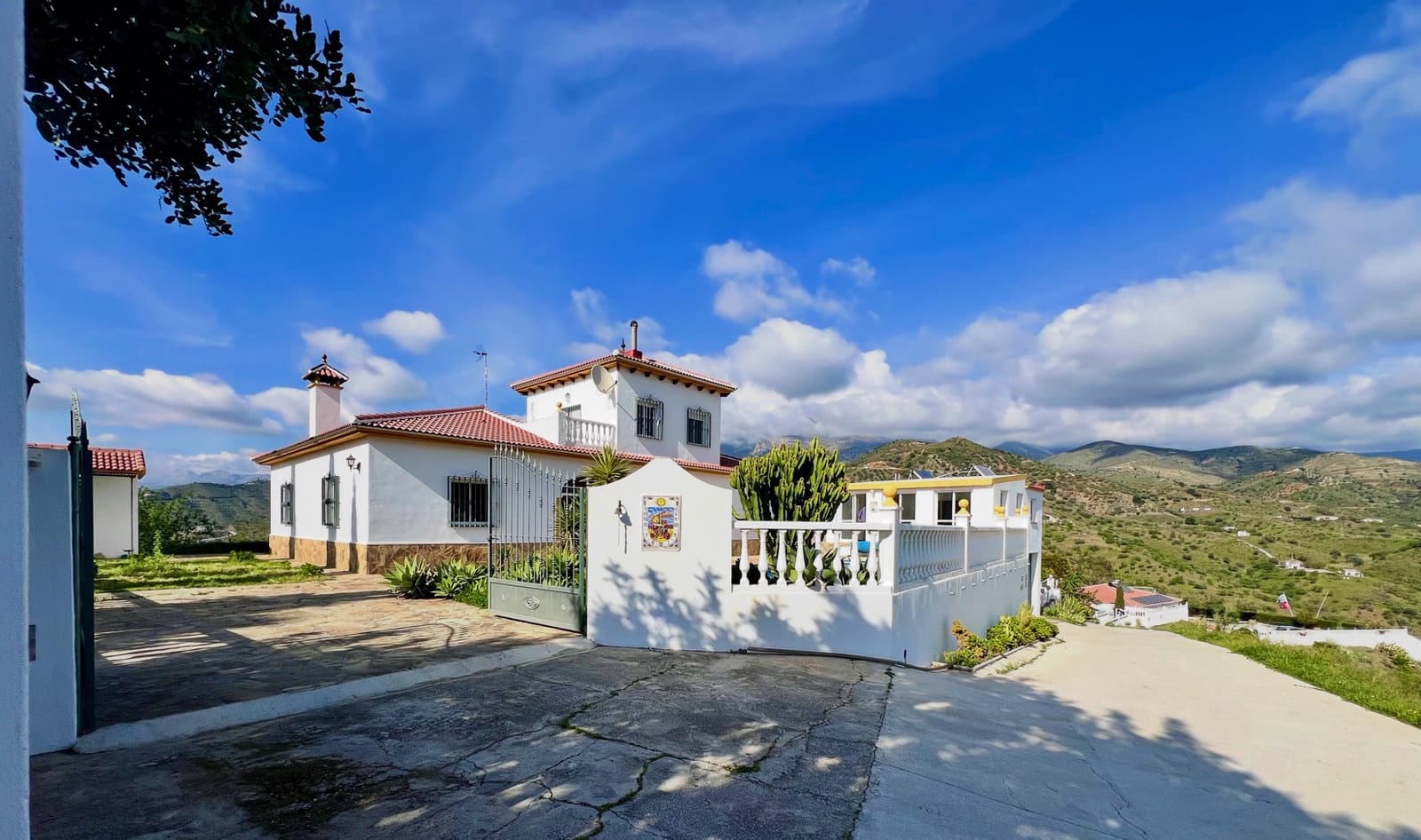 Chalet de 4 habitaciones en Canillas de Aceituno en venta con piscina garaje - 449.000 € (Ref: 9720964)