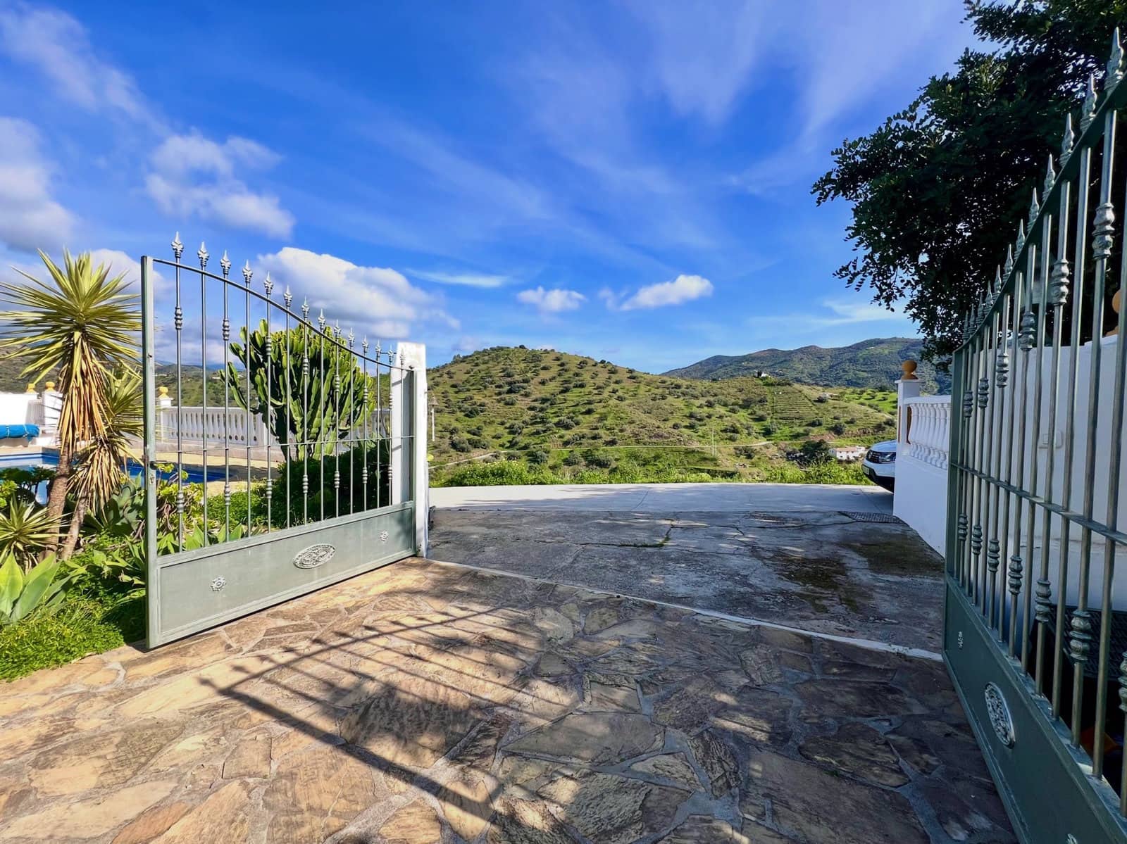 Chalet de 4 habitaciones en Canillas de Aceituno en venta con piscina garaje - 449.000 € (Ref: 9720964)