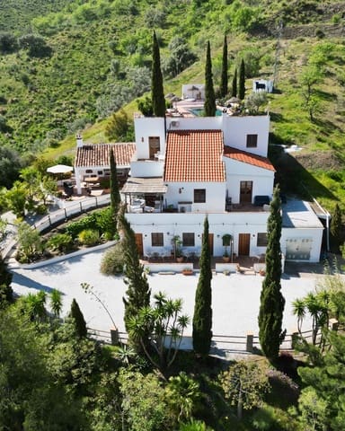 Chalet de 6 habitaciones en Viñuela en venta con piscina garaje - 849.000 € (Ref: 9729477)