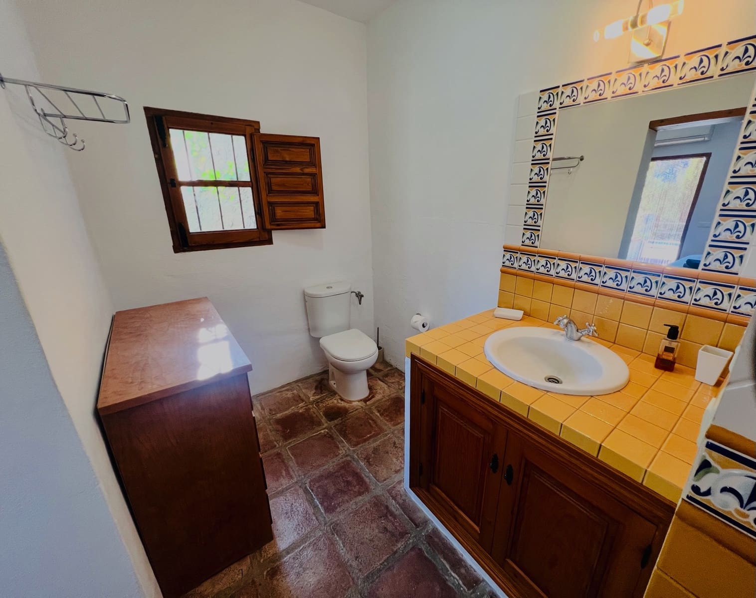 6 makuuhuone Huvila myytävänä paikassa Vinuela mukana uima-altaan 
autotalli - 849 000 € (Ref: 9729477)