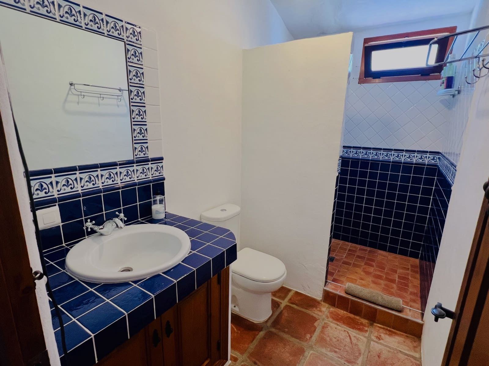 6 makuuhuone Huvila myytävänä paikassa Vinuela mukana uima-altaan 
autotalli - 849 000 € (Ref: 9729477)