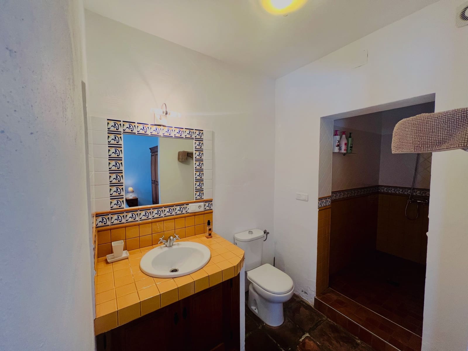 6 makuuhuone Huvila myytävänä paikassa Vinuela mukana uima-altaan 
autotalli - 849 000 € (Ref: 9729477)