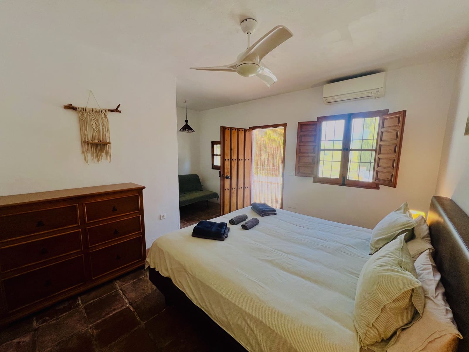 6 makuuhuone Huvila myytävänä paikassa Vinuela mukana uima-altaan 
autotalli - 849 000 € (Ref: 9729477)