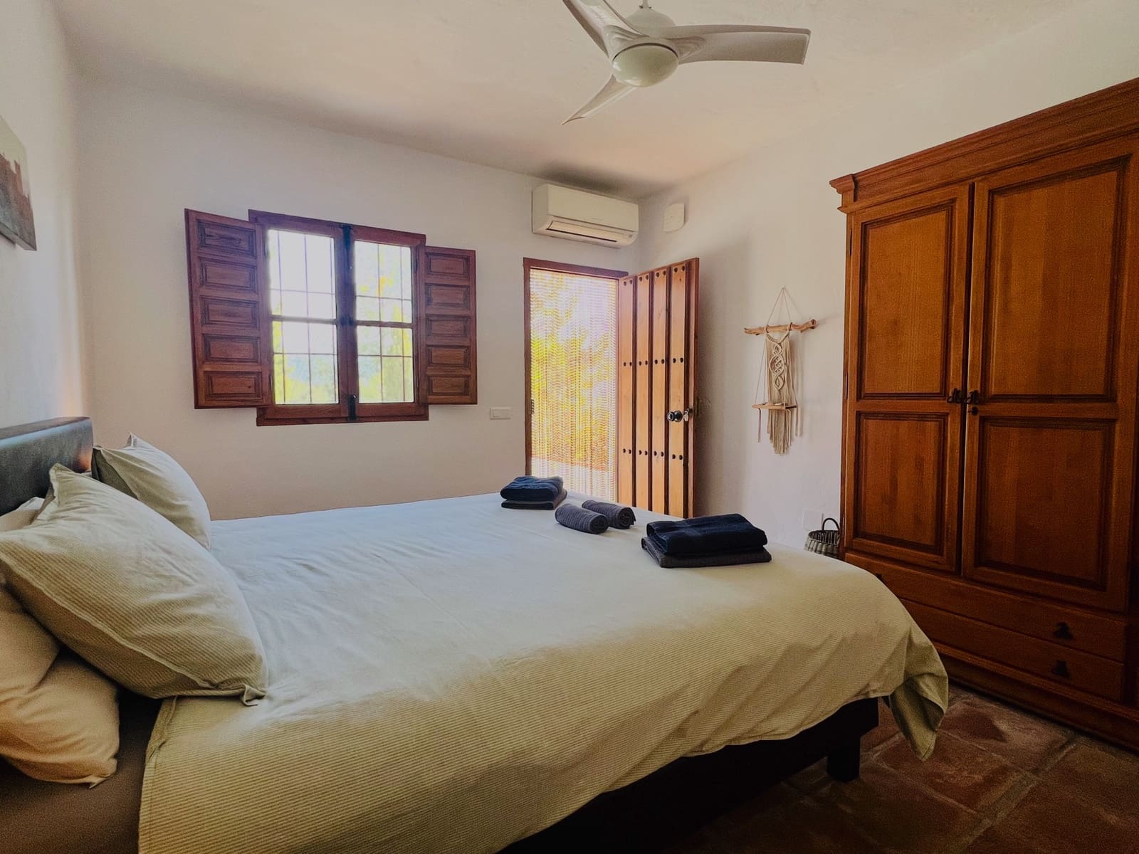 6 makuuhuone Huvila myytävänä paikassa Vinuela mukana uima-altaan 
autotalli - 849 000 € (Ref: 9729477)