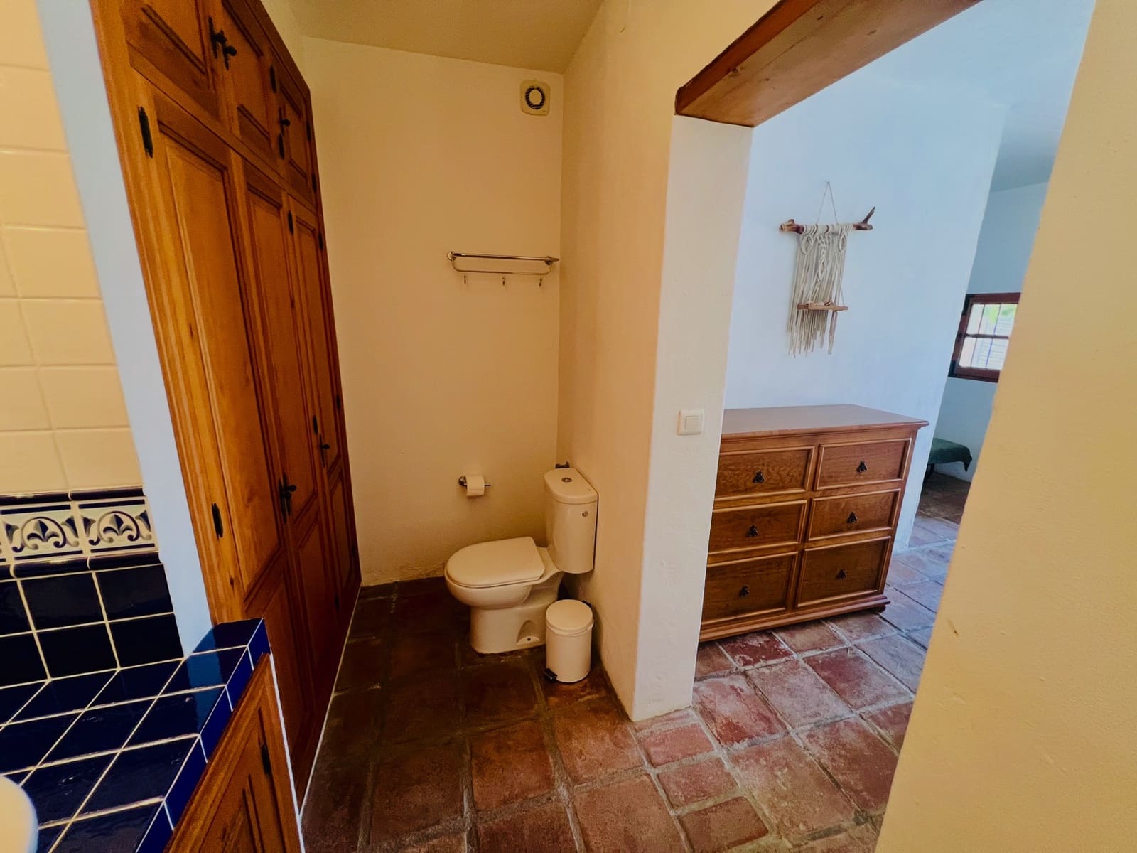 6 makuuhuone Huvila myytävänä paikassa Vinuela mukana uima-altaan 
autotalli - 849 000 € (Ref: 9729477)