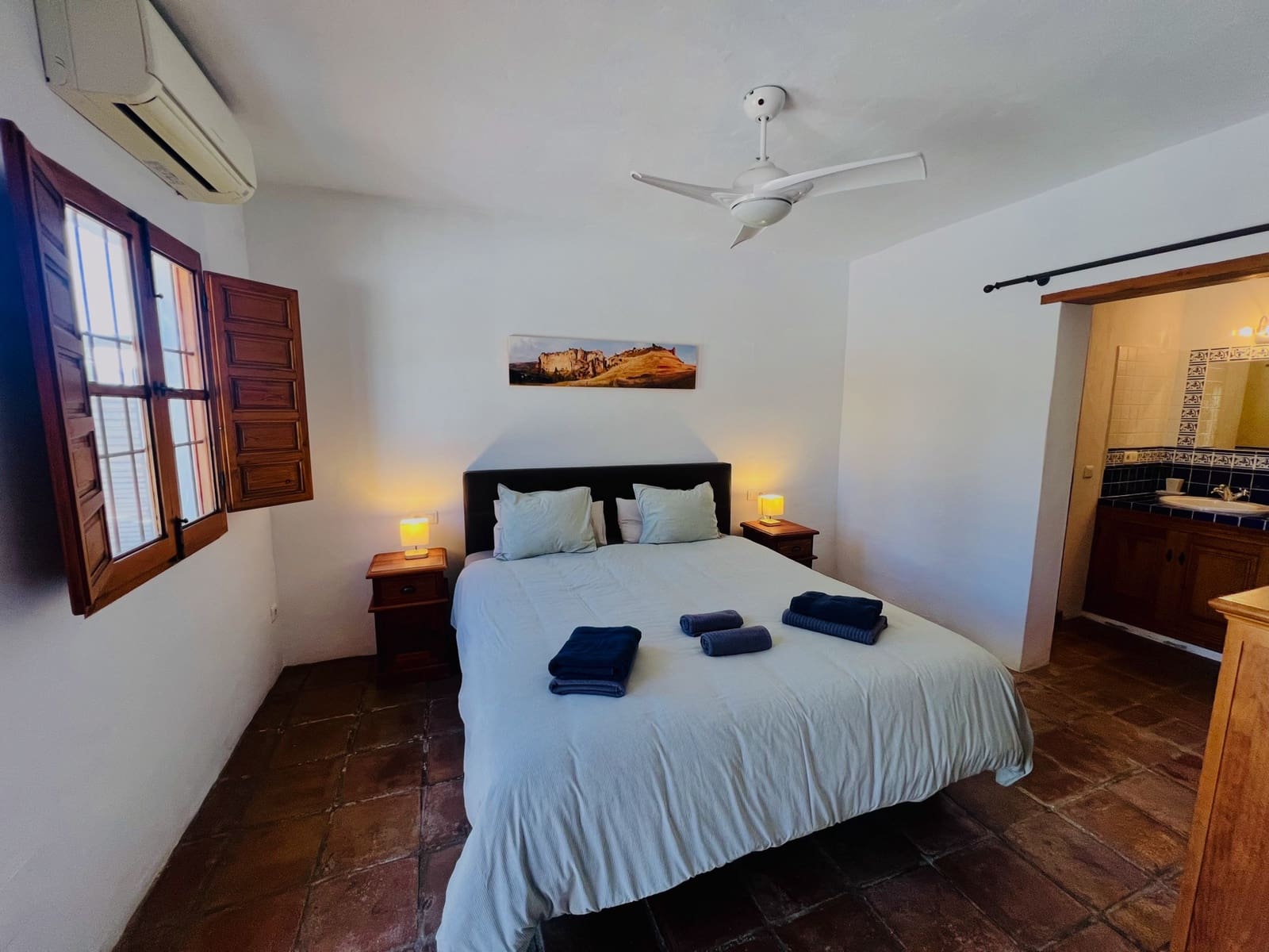 6 makuuhuone Huvila myytävänä paikassa Vinuela mukana uima-altaan 
autotalli - 849 000 € (Ref: 9729477)