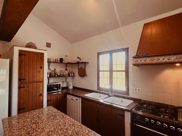 Chalet de 6 habitaciones en Viñuela en venta con piscina garaje - 849.000 € (Ref: 9729477)