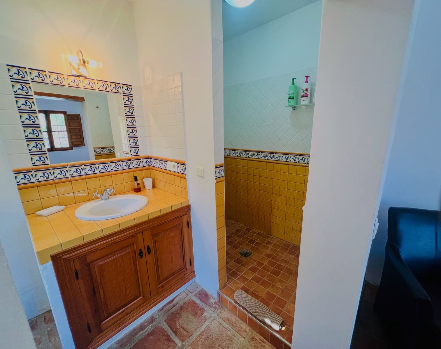 6 makuuhuone Huvila myytävänä paikassa Vinuela mukana uima-altaan 
autotalli - 849 000 € (Ref: 9729477)