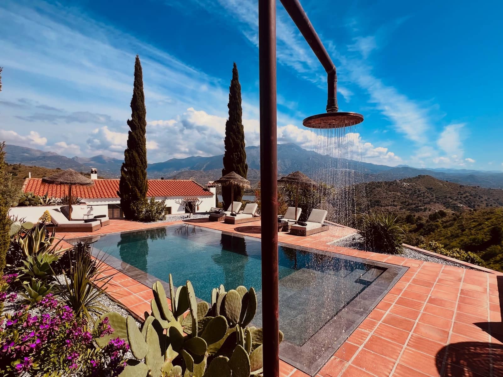 6 makuuhuone Huvila myytävänä paikassa Vinuela mukana uima-altaan 
autotalli - 849 000 € (Ref: 9729477)