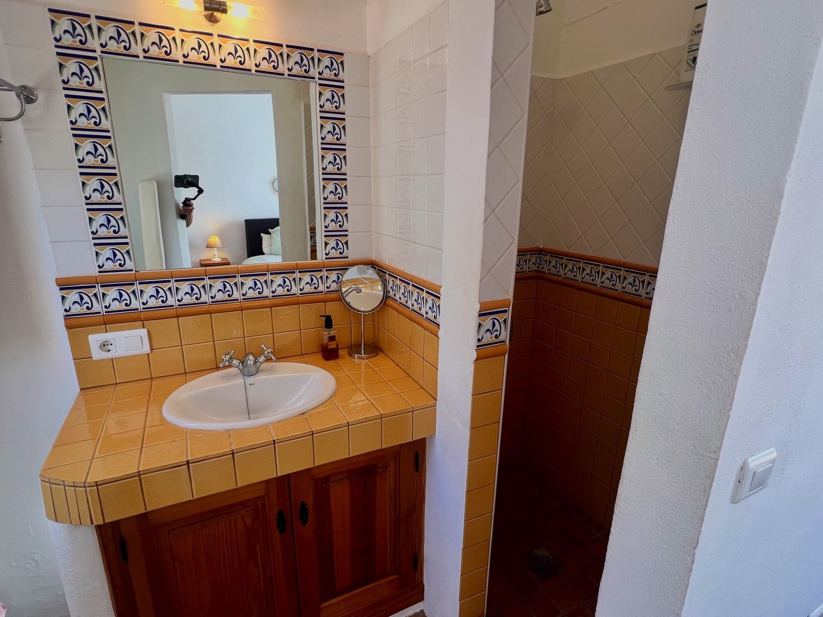 6 makuuhuone Huvila myytävänä paikassa Vinuela mukana uima-altaan 
autotalli - 849 000 € (Ref: 9729477)